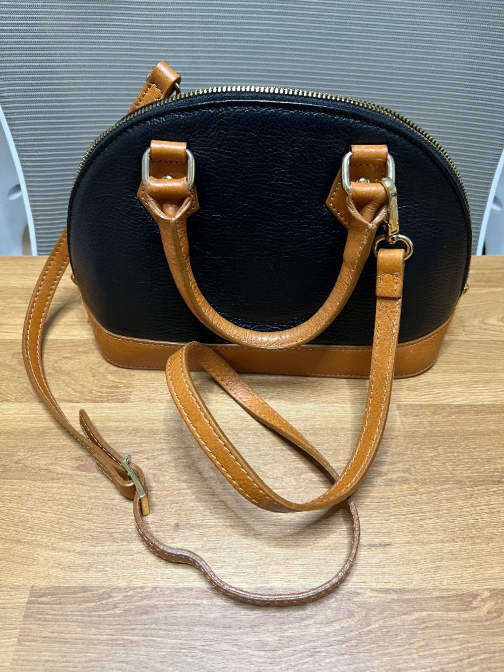 Divina Firenze Italian Leather Dome Crossbody Purse